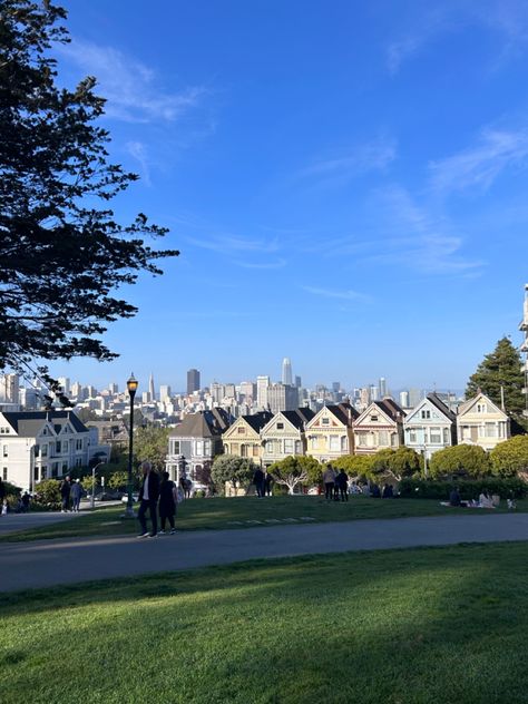 📍Alamo square Alamo Square, Painted Ladies, Woman Painting, United States Of America, San Francisco, United States, The Unit, Square, Quick Saves