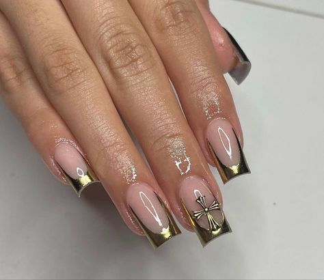 Chrome Outline French Tip Nails, Square Gold French Tip Nails, Gold French Tip Nails Square Short, Gold French Tip Nails With Design, Gold Chrome French Tip Nails Square, Metallic Gold French Tip Nails, Good Chrome French Tip, Gold Nails Acrylic French Tips, Short Gold Chrome French Tip Nails