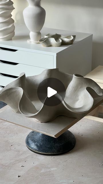 X I R I X on Instagram: "Haven’t had much time for pottery at the moment and totally forgot how much I love making these wavy bowls   #pottery #ceramics #handbuiltceramics #handmadeceramics #coilbuilding #claypottery #ceramicshandmade #stonewarepottery #kilnfiring #australianceramics #wip #workinprogress #ceramicartist #artistofinsta" How To Make Sculptures, Wavy Ceramic Bowl, Sculpture Bowl, Wavy Bowl, Bowls Pottery, Pottery Molds, Clay Videos, Art Bowls, Pottery Videos