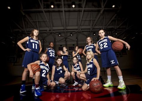 Youth Basketball Pictures, Team Picture Poses, Basketball Team Pictures, Sports Team Photography, Basketball Pictures Poses, Basketball Senior Pictures, Sport Portraits, Basketball Photos, Team Photography