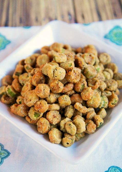 2-Ingredient Fried Okra - my favorite vegetable! SO good. I can eat the whole batch of this yummy, crunchy okra. My absolute fav! Fried Orka, Frozen Okra, Fried Okra, Okra Recipes, Plain Chicken, Summer Cookouts, 2 Ingredient, Meal Prep For The Week, Veggie Sides