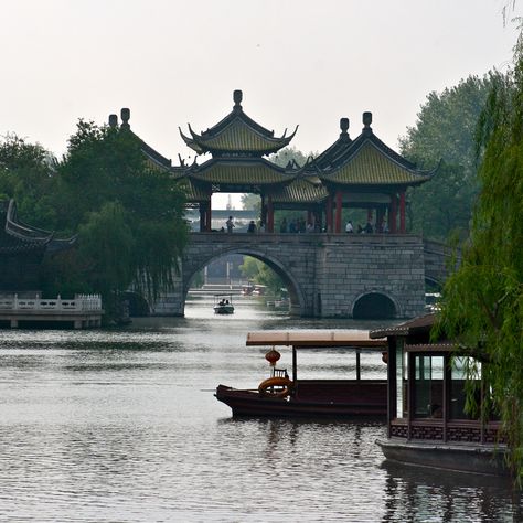 Song capital. Yangzhou Ma Yansong Architecture, Song Dynasty Architecture, Old Chinese Architecture, Southeast Asian Architecture, Guangzhou Opera House, Traditional Architect, Yangzhou, Chinese Aesthetic, China Architecture