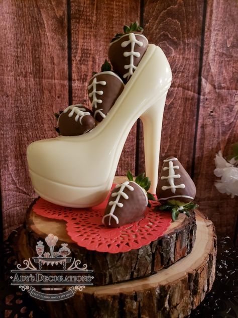 Chocolate Goodies, Fantasy Shoes, Chocolate Sculptures, Shoe Cake, Dipped Strawberries, Deli Food, Chocolate Dipped Strawberries, Strawberry Dip, Alcohol Recipes