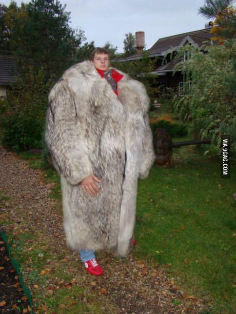 Russian Dating, Fashion Fail, Dating Pictures, Red Sneakers, Thrift Shopping, Coat Fashion, Meme Pictures, Funny Photos, Funny Images