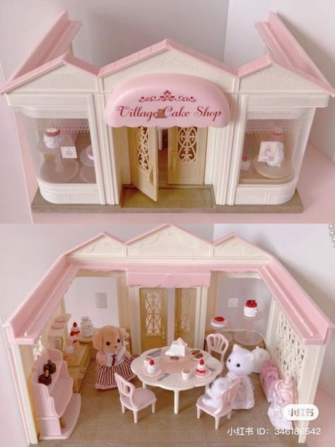 Sylvanian Families House, Soft Kidcore, Critters 3, Calico Critters Families, Dollhouse Projects, Calico Critters, Sylvanian Families, Cake Shop, Cute Toys