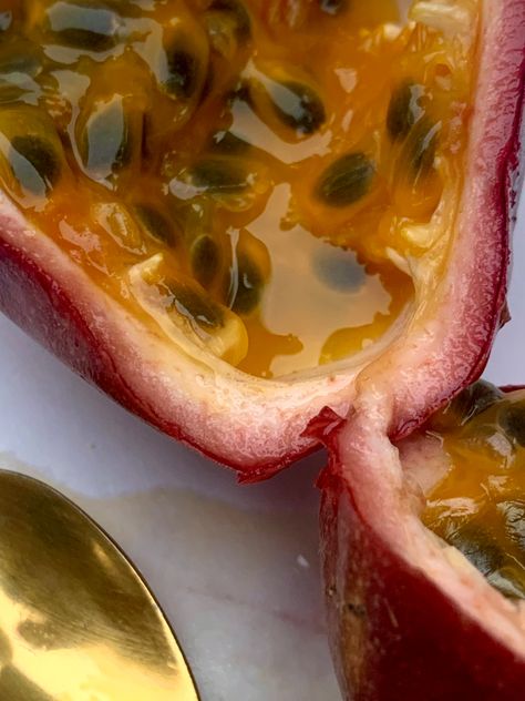 #passionfruit #fruit #aesthetic #tropical Essen, Tropical Fruits Aesthetic, Tropical Life Aesthetic, Maracuja Aesthetic, Exotic Beauty Aesthetic, Tropical Fruit Aesthetic, Passion Fruit Aesthetic, Passionfruit Aesthetic, Tropic Aesthetic