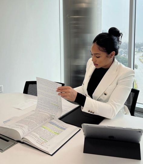 Bossy Aesthetic, Bun Hairstyles Black, Boss Babe Aesthetic, White Blazer Outfits, Turtleneck White, White Outfit Ideas, Law School Inspiration, Writing Aesthetic, Stay The Course