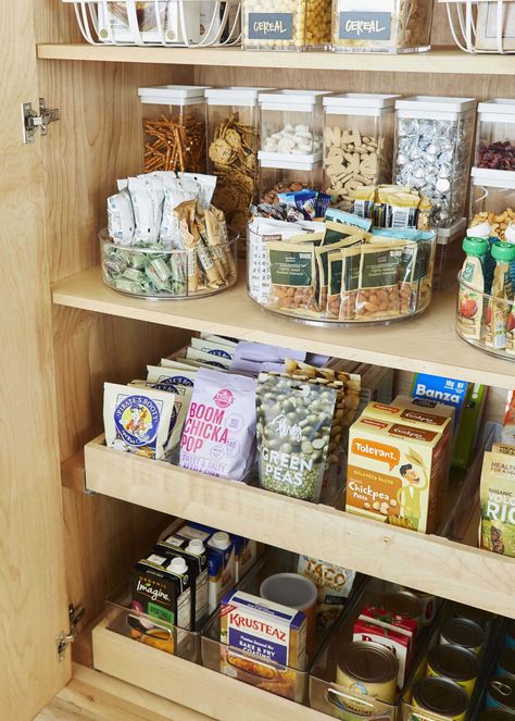 Mountain House Kitchen, Organized Pantry, Kitchen Drawer Organization, Kitchen Hacks Organization, Classic Kitchen, Emily Henderson, Organize Drawers, Pantry Design, Kitchen Drawers