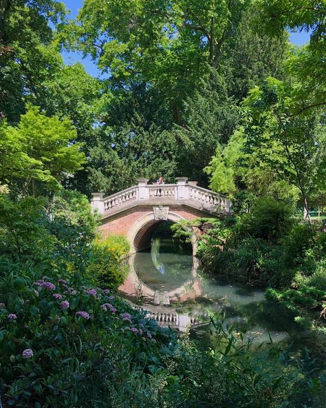 Landscape With Building, Liminal Garden, Dream Garden Fairytale, Castle Garden Aesthetic, Castle Gardens Aesthetic, Big Garden Design, Royal Garden Fantasy Art, Fantasy Castle Garden Aesthetic, Overgrown Palace