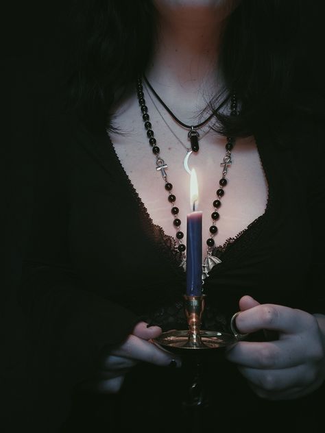 Goth Aesthetic Photos, Modern Day Witch Aesthetic, Witch Aethstetic, Witch Ritual Aesthetic, Mayfair Witches Aesthetic, Gothic Asethic, Witch Astethic, Witch Girl Aesthetic, Witch Aestethic