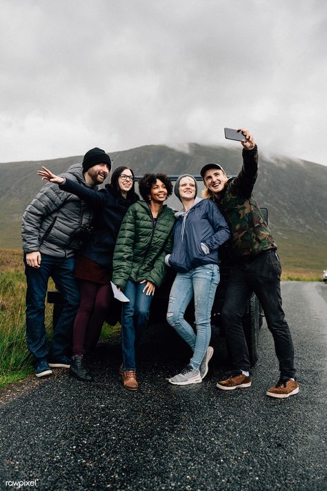 Glen Etive, Friends Group Photo, Group Photo Poses, Group Picture Poses, Friends Trip, Group Photography Poses, About Friends, Taking A Selfie, Group Poses