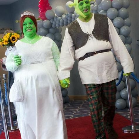 Shrek Wedding, Ugly Wedding Dress, Tacky Wedding, Wedding Fail, Princess Fiona, Funny Dresses, Wedding Humor, Shrek, Fairytale Wedding