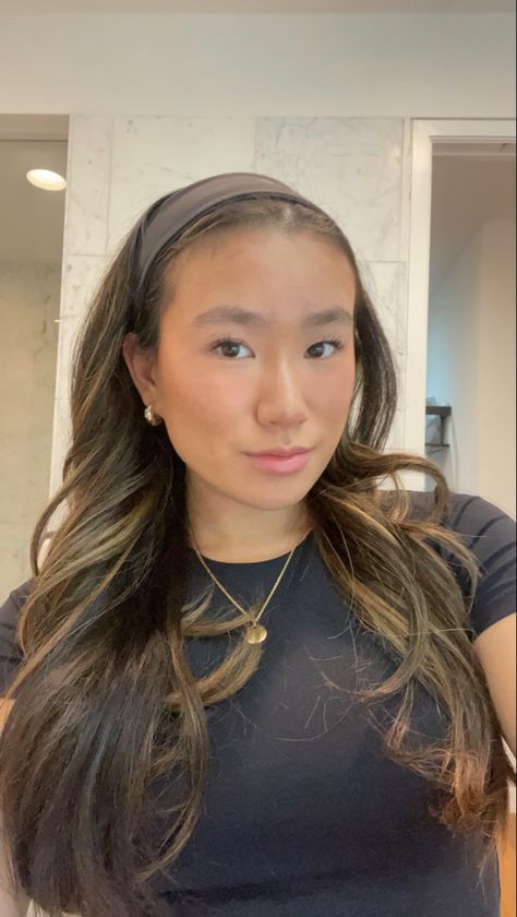 headband, aritzia girl, clean girl, new york, hairstyle, long hair, athletic hairstyle Inspo Fits, Blowout Hair, Mom Hairstyles, Soft Headbands, Curled Hairstyles, Headband Hairstyles, Perfect Hair, Long Hair, Face Makeup