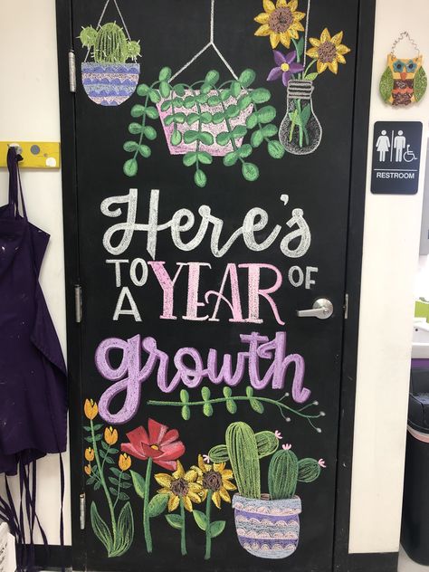 new year’s chalkboard with quote about growth and plants Chalkboard Art Ideas, Plants Classroom, Teaching Classroom Decor, Year Of Growth, School Door Decorations, Classroom Makeover, School Doors, Elementary Classroom Decor, Chalkboard Designs