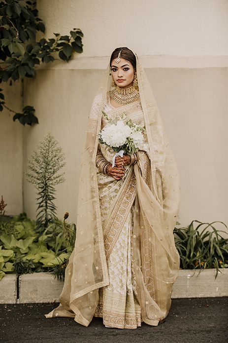 Sabyasachi Sarees, Golden Saree, Sabyasachi Bride, Muslim Brides, Bengali Bride, Red Lehenga, Indian Bridal Dress, Wedding Saree Indian, Indian Bridal Outfits