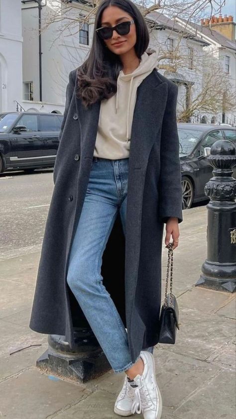 Grey Coat Outfit, Long Coat Outfit, Gray Coat, Mode Casual, Looks Street Style, Ținută Casual, Mode Ootd, Looks Black, Cold Weather Outfits