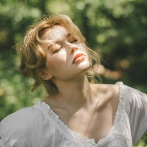 Park Shoot, Ethereal Photography, Outdoor Portrait Photography, Nature Photoshoot, Ethereal Aesthetic, Dreamy Photography, Photographie Portrait Inspiration, Portrait Reference, Prop Making