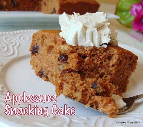 Applesauce Snacking Cake Apple Snacking Cake, Applesauce Raisin Cake, Applesauce Snack Cake, Baked Applesauce, Snack Cake Recipe, Snacking Cake, Raisin Cake, Dessert Vegan, Plant Based Desserts