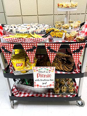 Culture Committee Ideas, Teacher Hospitality Ideas, Teacher Appreciation Food Ideas, Para Appreciation, Teacher Workroom, Snack Carts, Appreciation Themes, Morale Ideas, Teacher Appreciation Lunch