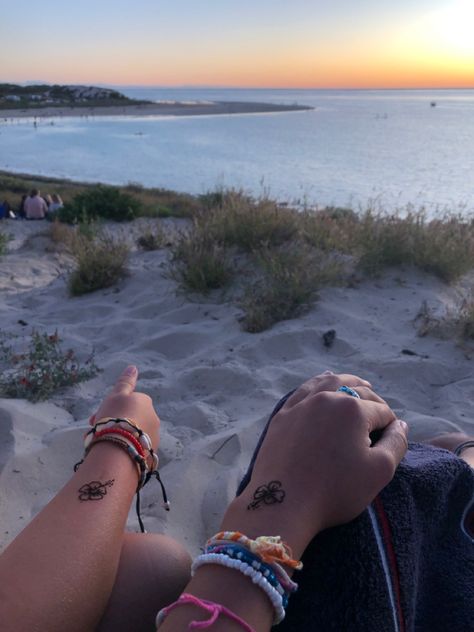 henna aesthetic. beach henna. coconut girl aesthetic. summer aesthetic. henna inspiration. beachy henna Beachy Henna Ideas, Island Girl Jewelry, Beachy Henna Designs, Beachy Henna, Ocean Henna, Beach Henna, Beachy Girl Aesthetic, Henna Aesthetic, Aesthetic Henna