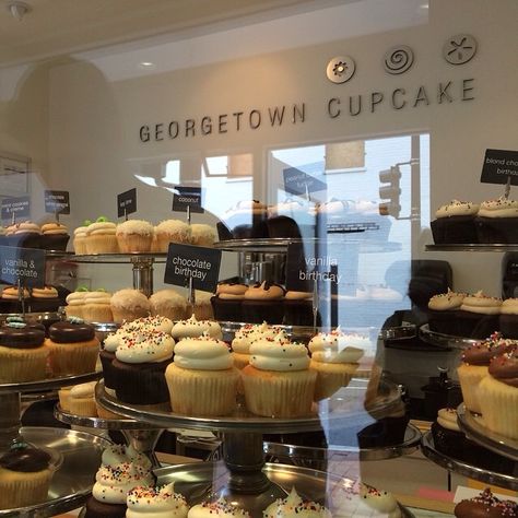 Dc Cupcakes, Aesthetic Baking, Georgetown Cupcakes, Olivia Pope, Vanilla Chocolate, Dessert Bar, Chocolate Cupcakes, Eat Dessert, Food Obsession