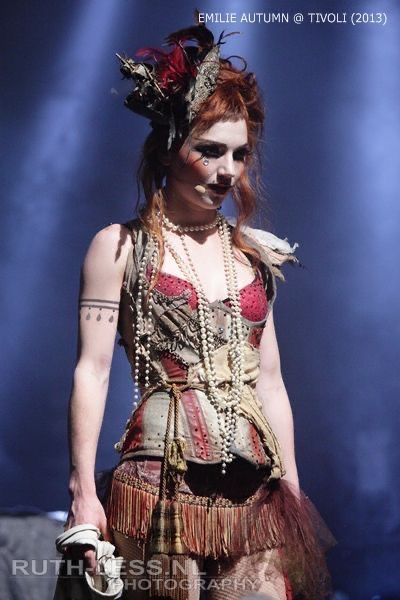 Steampunk Circus, Circus Fashion, Odd Fashion, Circus Outfits, Emilie Autumn, Circus Aesthetic, Dark Circus, Circus Costume, Vintage Circus