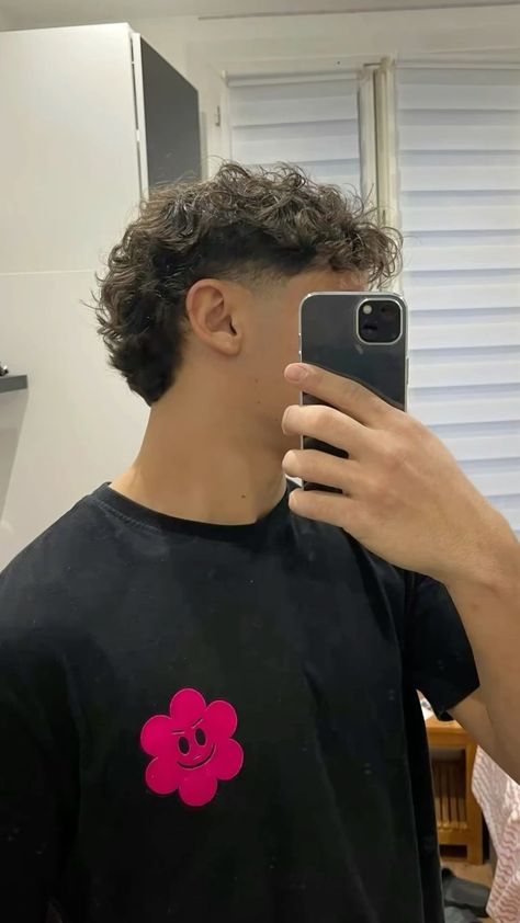 Mullet Taper Curly, Men’s Curly Taper Fade, Spanish Haircuts Men, Men’s Tattoo Back, Lower Taper Fade Haircut Men, Low Taper For Curly Hair, Curly Hair Men’s Haircut, Burst Fade Modern Mullet, Hairstyle For Men Curly Hair