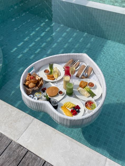 Floating Food Tray For Pool, Floating Breakfast Aesthetic, Floating Breakfast Maldives, Pool Float Aesthetic, Maldives Food, Catalonia Royal Tulum, Pool Breakfast, Breakfast Luxury, Maldives Aesthetic