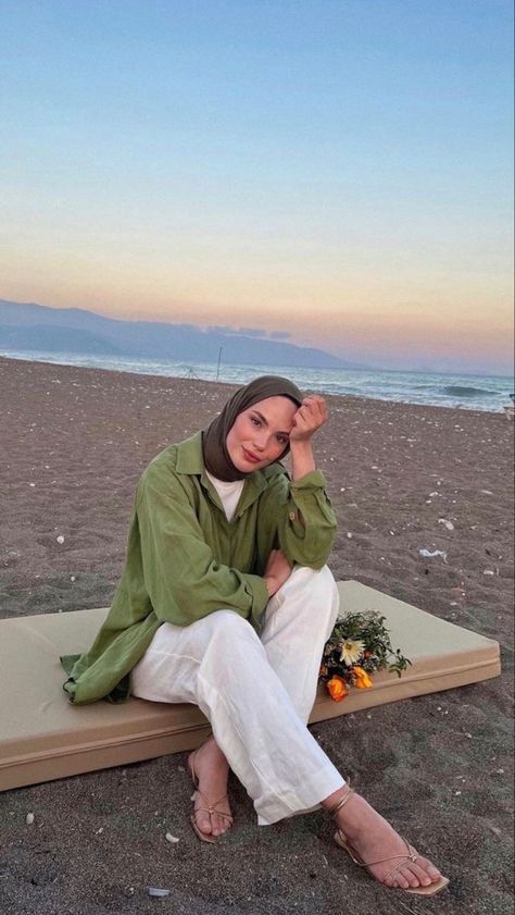 Dress Beach Outfit Muslimah, Modest Warm Weather Outfits, Outfits Summer Modest, Vacation Outfits Modest, Beach Hijab Outfit Ideas, Hijabi Beach Outfit, Modest Vacation Outfits, Beach Outfit Hijab, Modest Beach Outfit