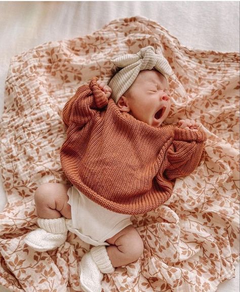 Newborn In Sweater, Newborn Sweater Outfit, Newborn Spring Outfits, Baby Girl Announcement Outfit, Newborn Baby Girl Aesthetic, Newborn Baby Outfits Girl, Fall Newborn Outfits, Cute Newborn Baby Girl Outfits, Newborn Fall Outfits