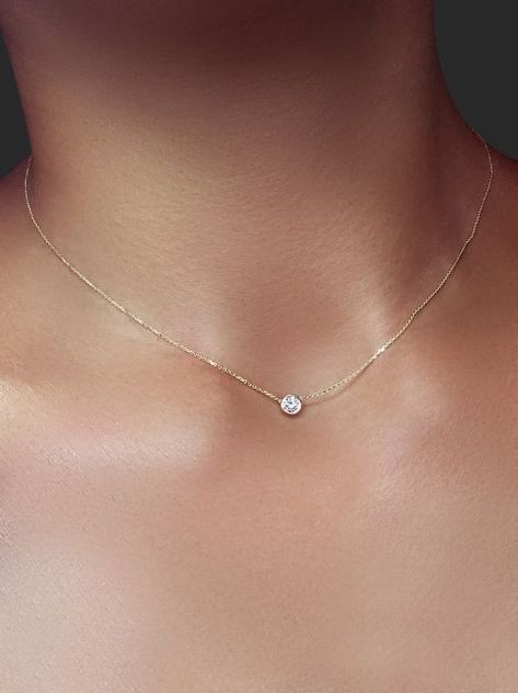 Produk Apple, Diamond Cross Necklaces, Yoga Jewelry, Simple Jewelry, Simple Necklace, Simple Elegance, Jewelry Trends, Cute Jewelry, Ring Verlobung