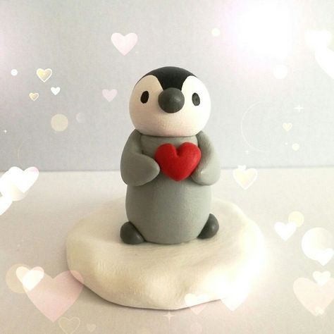 Penguin Clay Art, Polymer Clay Penguin, Clay Penguin, Penguin Pictures, Gifts To Make, Clay Diy Projects, Christmas Clay, Clay Crafts Air Dry, Clay Baby