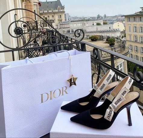 Expensive Heels, Dior Aesthetic, Fancy Heels, Casual Sunglasses, Heels Aesthetic, Expensive Shoes, Shoes Heels Classy, Fancy Shoes, Girly Shoes