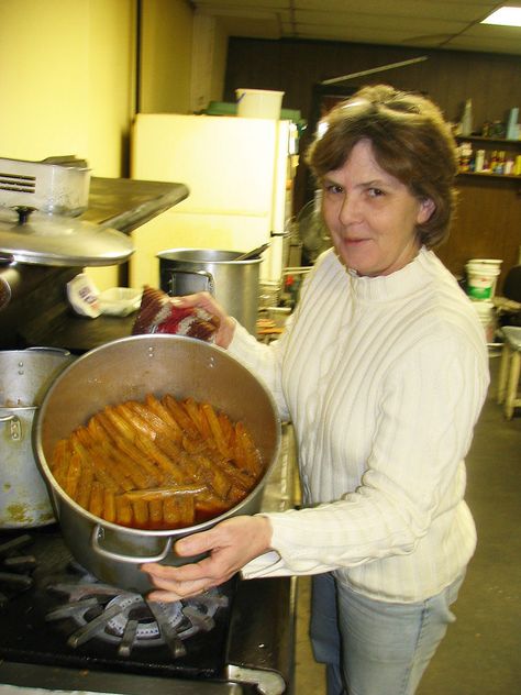 Solly's Hot Tamales has been a Vicksburg tradition since 1939. Henry Solly, a native of Cuba, developed a recipe and began selling hot tamales from a pushcart. Eventually, his tamales got so popu Hot Tamales Recipe, Easy Tamales Recipe, Easy Tamales, Tamales Recipe, Hot Tamale, Tamale Recipe, Hispanic Kitchen, Taco Stand, Meals On Wheels