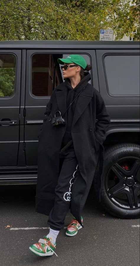 Kicks Outfit Women, Street Style Jordans Outfit, Women In Sneakers Outfits, Fuzzy Jacket Outfit Aesthetic, Nike Streetwear Shoes, Offwhite Shoes Outfits For Black Women, Nike Air Max Women Outfit, Nike Hat Outfit, Hat Aesthetic Outfit