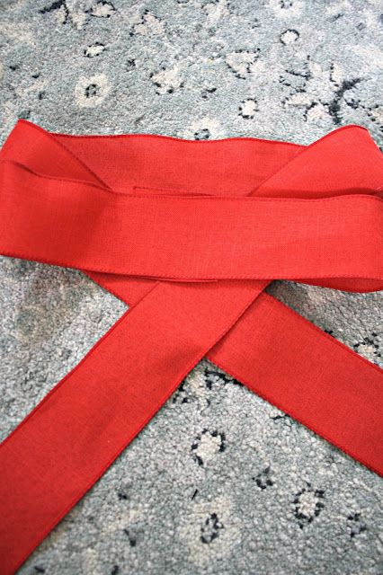 HOW TO MAKE EASY, LARGE DIY CHRISTMAS BOWS Diy Christmas Bows, Bows For Presents, Diy Wreath Bow, Christmas Bows Diy, Christmas Bow Tie, Homemade Bows, Christmas Wreath Bows, Thrifty Diy, Thrifty Decor Chick