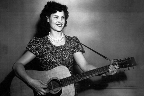 Kitty Wells, Country Music Lyrics Quotes, Country Music Lyrics, Music Lyrics Quotes Songs, Hank Williams, Honky Tonk, Christmas Songs, Country Stars, Country Artists