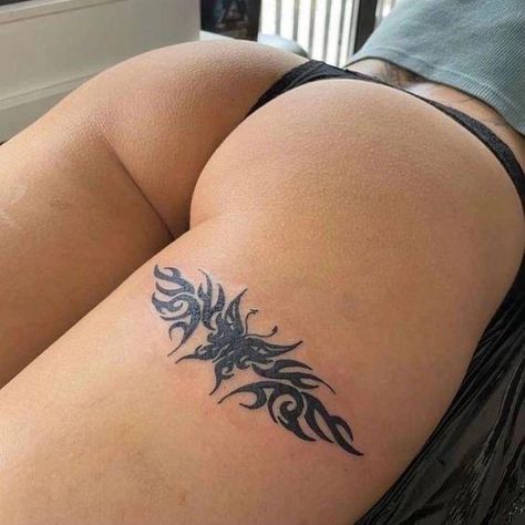 Stile Kendall Jenner, Bum Tattoo, Image Swag, Cute Tattoos For Women, Hot Tattoos, Foto Poses, Feminine Tattoos, Dope Tattoos, Tattoo Model