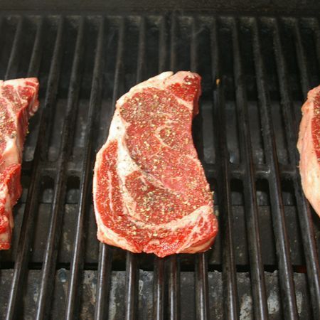 How to Grill the Perfect Steak Steak On Gas Grill, Cooking Steak On Grill, Ny Steak, Grilling The Perfect Steak, Grilled Ribeye Steak, Grilled Ribeye, The Perfect Steak, Bbq Steak, Grilled Steak Recipes