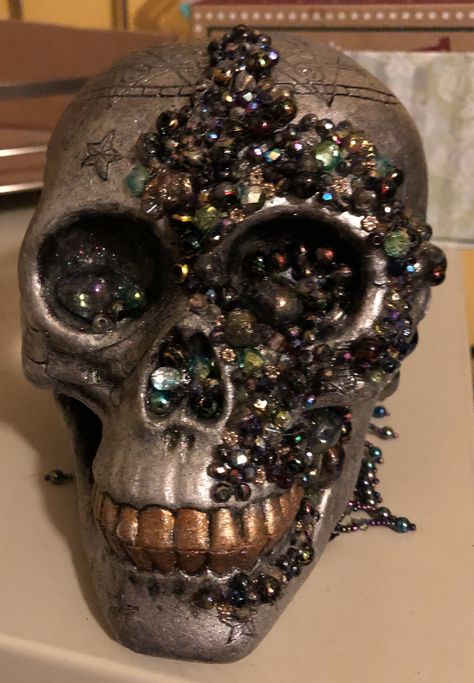 Paint Skull Head, Bedazzled Skull Head, Bedazzled Skull, Holiday Crafts Halloween, October Weddings, Glam Skull, Halloween Vignette, Decorating Halloween, Skull Ideas