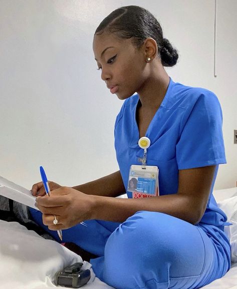 Nursing Goals, Nursing Motivation, Nursing School Motivation, Medical School Life, Life Goals Future, Medical Student Motivation, Nurse Inspiration, Nurse Aesthetic, Med School Motivation