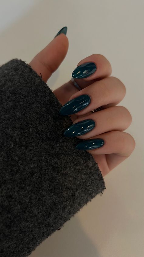 Green nails Dark Nail Acrylic, Slytherin Green Nails, Deep Forest Green Nails, Dark Teal Green Nails, Nails Design Dark Colors, Dark Blue Green Nails, Dark Green Nails Coffin, Dark Green Acrylics, Dark Forest Green Nails