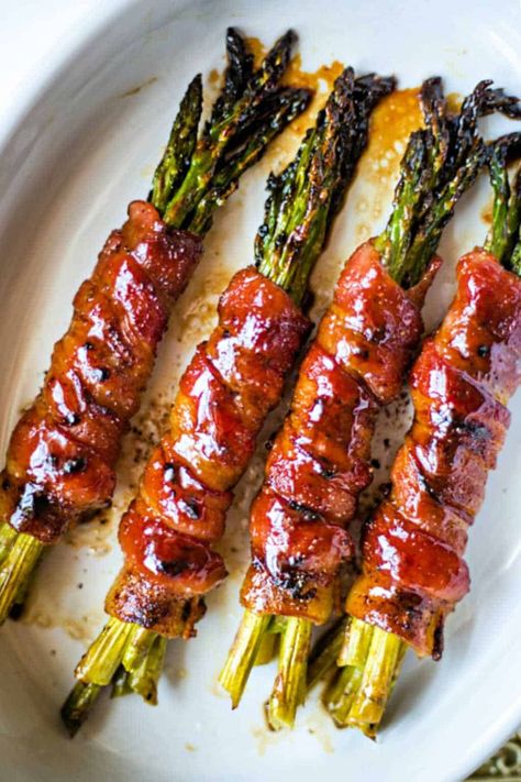 Oven Baked Asparagus, Bacon Wrapped Asparagus Recipes, Asparagus Bundles, Asparagus Wraps, Asparagus Recipes Baked, Wrapped Asparagus, Asparagus Bacon, Wrapped In Bacon, Bacon Wrapped Asparagus