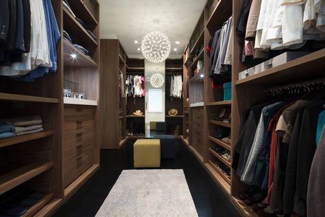 No matter how small your closet may be, Bienal Closets can help you make the most of it. With our custom organization system, you'll be able to find everything you need quickly and easily. Call us today for a free consultation! Contemporary Walk In Closet, Custom Wardrobe Closet, Luxury Walk In Closet, Closet Organized, Contemporary Closet, Walk In Closet Design, No Closet Solutions, Hardwood Floors Dark, Flat Panel Cabinets