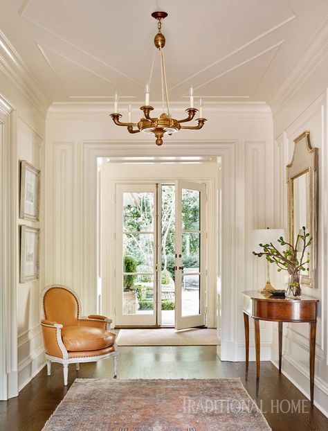 Foyer Decorating, Enchanted Home, Curved Staircase, Home Luxury, Atlanta Homes, Entry Hall, Elegant Homes, Traditional House, House Tours