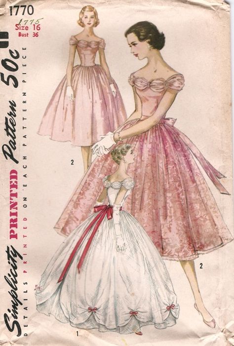 1950s Patterns, Evening Dress Patterns, Patron Vintage, Simplicity Dress, Scale Pattern, Gown Pattern, Vintage Dress Patterns, Elegant Outfits, Motif Vintage