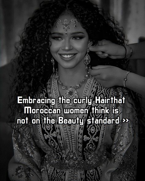 Moroccan Women Beautiful, Moroccan Curly Hair, Arabic Beauty Women, Moroccan Memes, Moroccan Makeup, Moroccan Hair, Moroccan Wedding Dress, Moroccan Arabic, Morocco Aesthetic