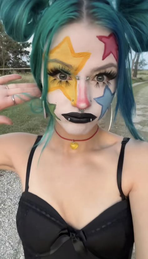 Clowncore Oc, Crazy Makeup Ideas, Face Painting Aesthetic, Makeup Ideas Creative, Circle Makeup, Cute Clown Makeup, Goth Eye Makeup, Funky Makeup, Halloween Makeup Scary