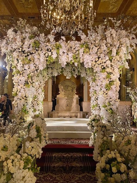 What brings spring to your mind? To me, it is linked to the flowers and flowering branches, and we had them plenty, just look at this gorgeous chuppah. February wedding at The Plaza Hotel NYC - a sumptuous event by David Tutera. I was happy and proud to be a part of the dream team. 🥰 Wedding Huppa Decor, Hanging Flower Chuppah, Unique Chuppah Ideas, White Flower Chuppah, Huppah Wedding Indoor, Unique Chuppah, Pink Chuppah, Flower Chuppah, Wedding Chuppah Flowers