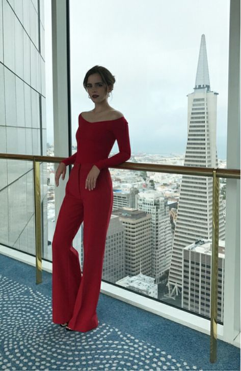 Emma Watson for the "The Circle" press tour in San Francisco, April 2017 Emma Watson Red Carpet, Emma Watson Outfits, Emma Watson Style, Red Two Piece, Elle Magazine, فستان سهرة, Woman Portrait, Beautiful Lady, Jessica Chastain